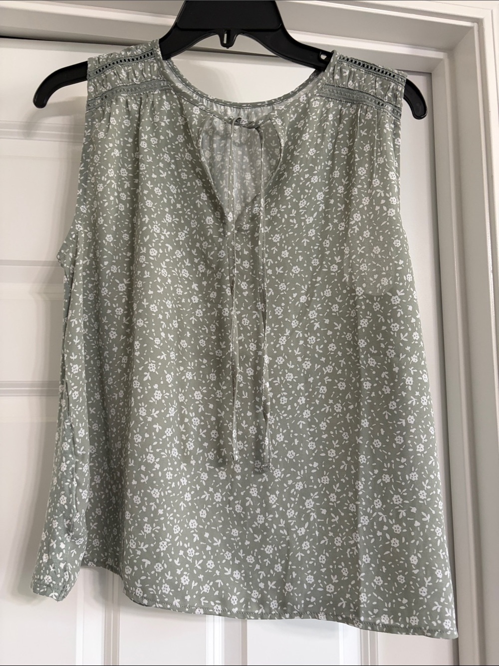 LOFT Sage Green White Floral Tie-Neck Sleeveless Camisole